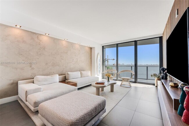 Building Photo - 460 NE 28th St