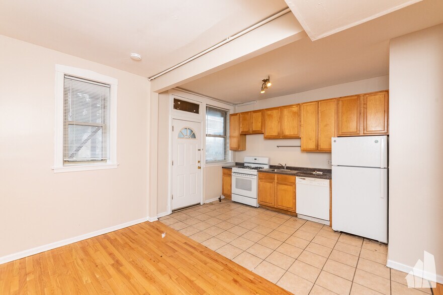 Building Photo - 7505 N Greenview Ave