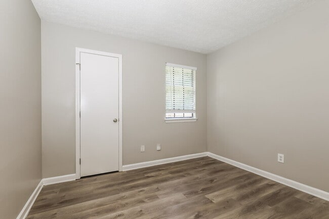 Building Photo - 527 Brookfield Way