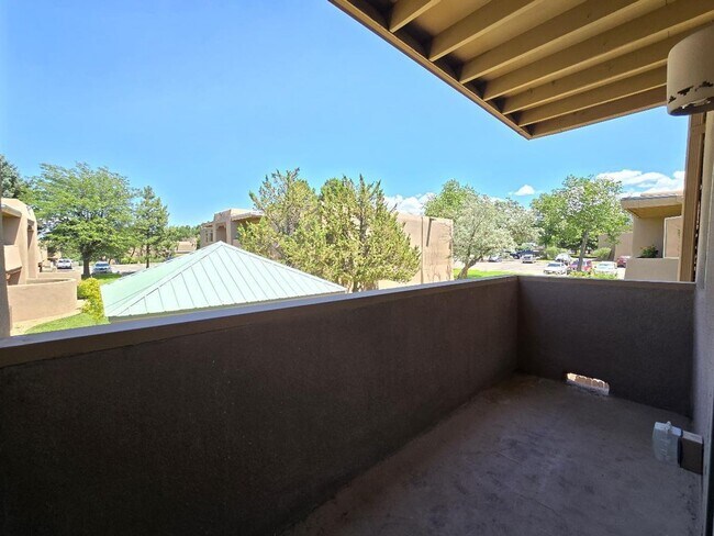 Building Photo - 601 W San Mateo Rd