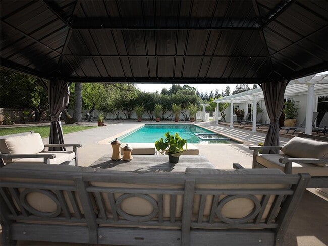 Building Photo - 2 Callado Way