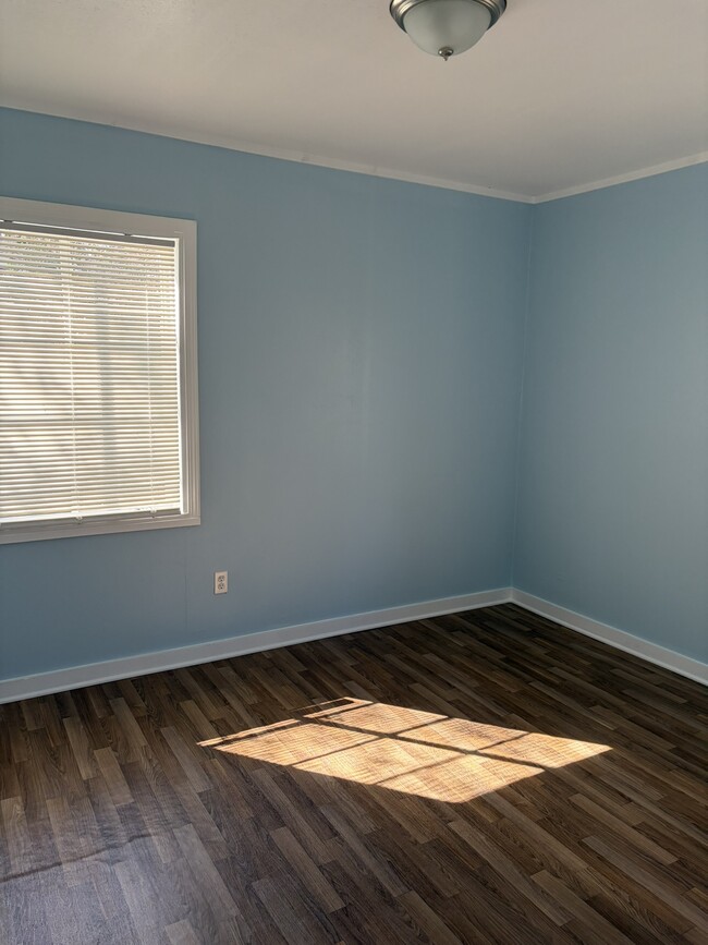 Building Photo - 3155 Shirley Dr