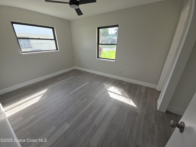 Building Photo - 1076 Hermosa Dr