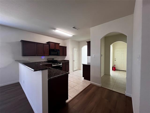 Building Photo - 208 Cottonwood Dr