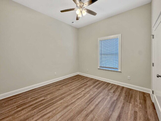 Building Photo - Brand New Rental in North Hall!