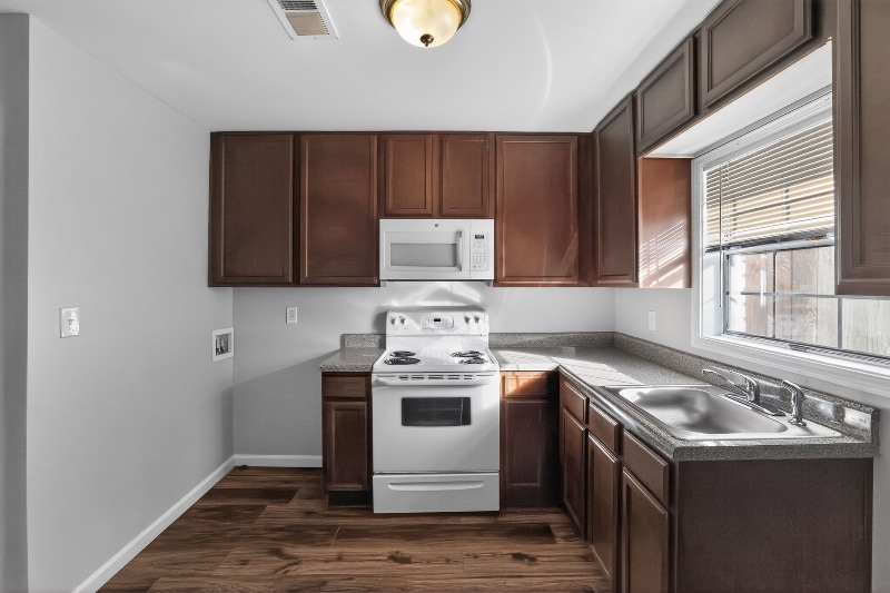 Building Photo - 3681 Lynn Dr