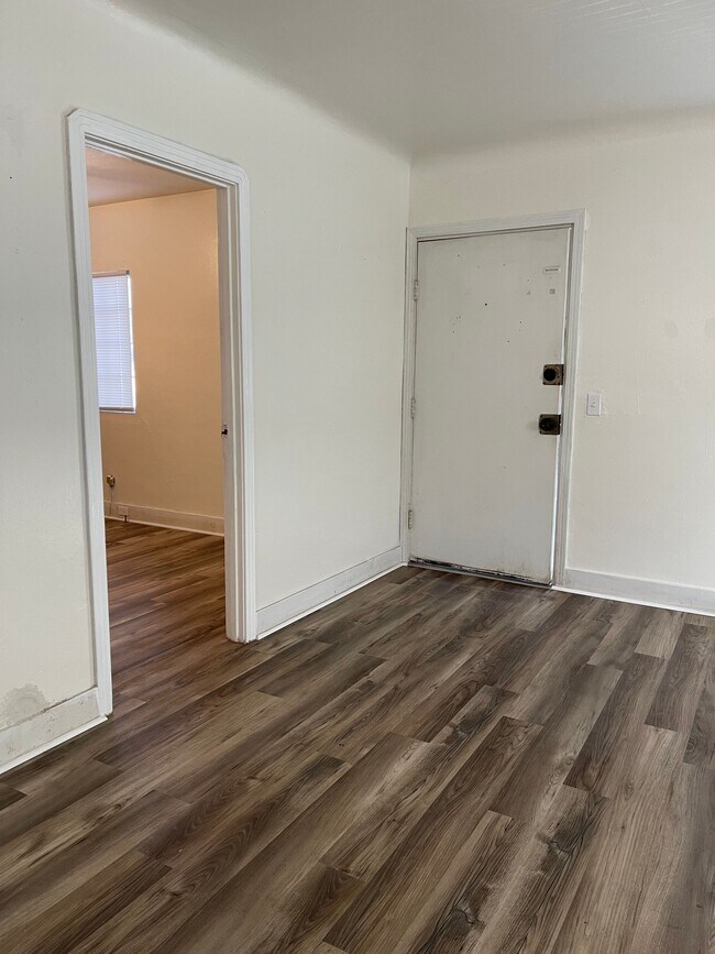 Building Photo - 912 Wayside Dr