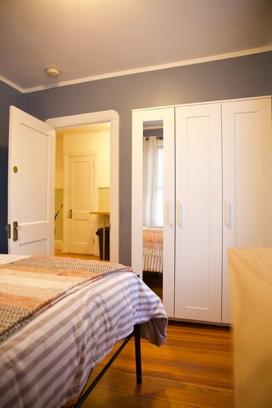 Building Photo - 4 Newport Ave