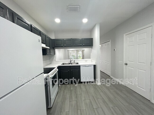 Building Photo - 2320 Lake Woodberry Cir