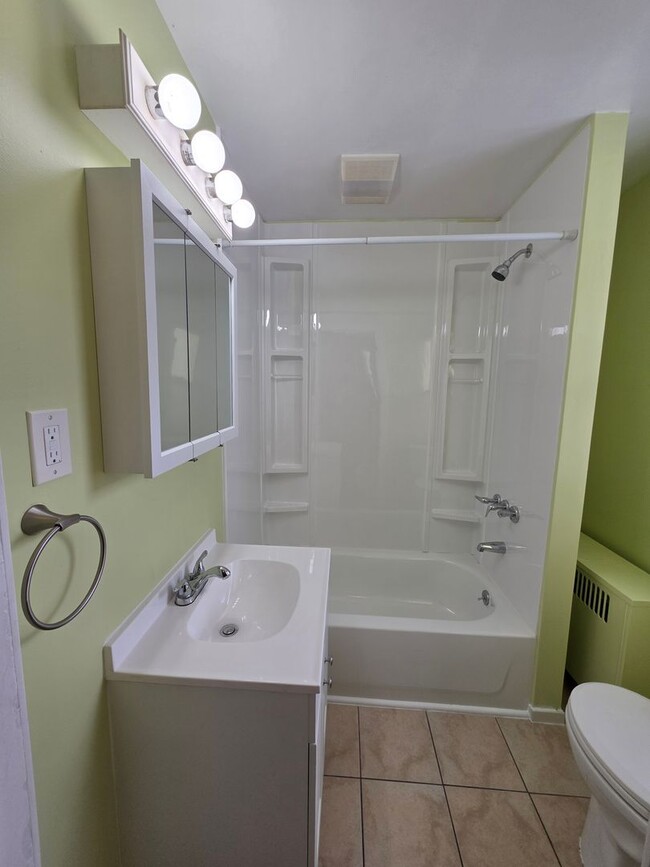 Building Photo - 1122 9th St