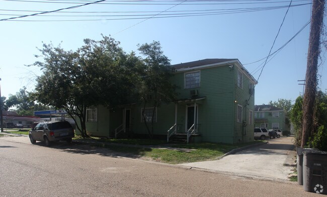 Building Photo - 3126-3152 Nicholson Dr