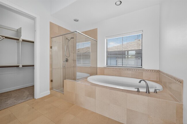 Building Photo - 2506 Maxroy St