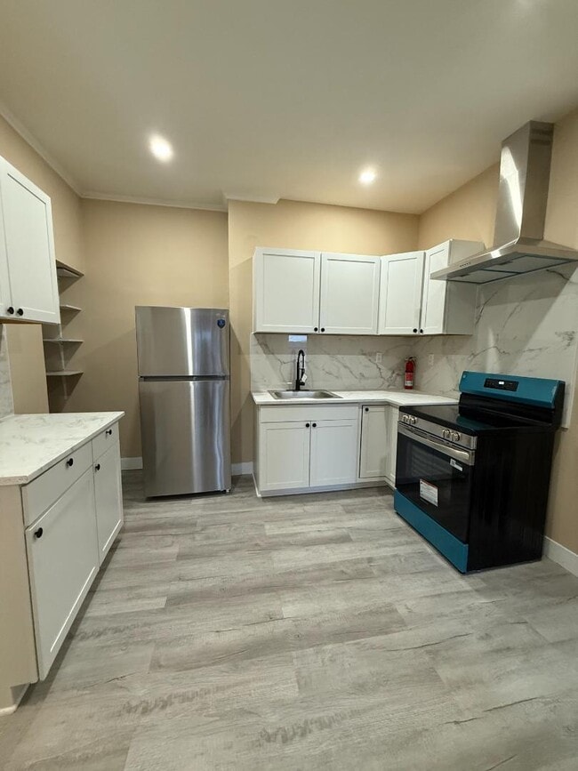 Building Photo - 249 2nd St