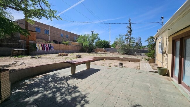 Building Photo - 4bed 2 bath