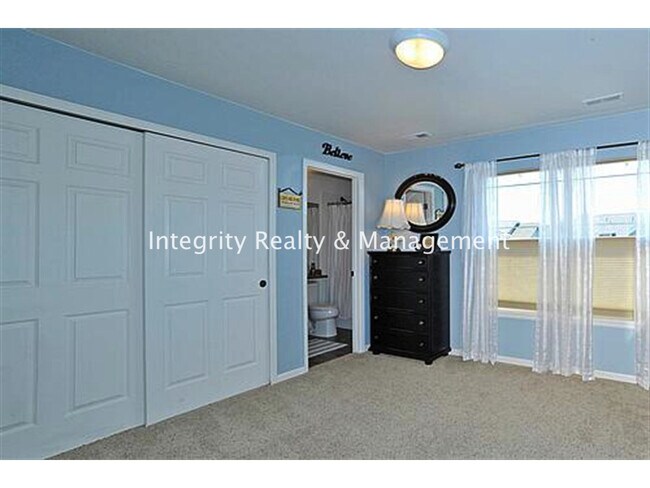 Building Photo - 3367 Fantasy Pl