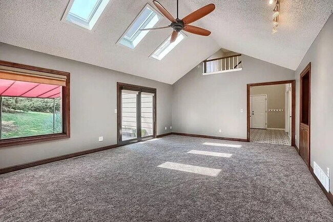 Building Photo - August 2026 Lakewood 5 Bedroom 2.5 Bathroom House with HUGE Backyard