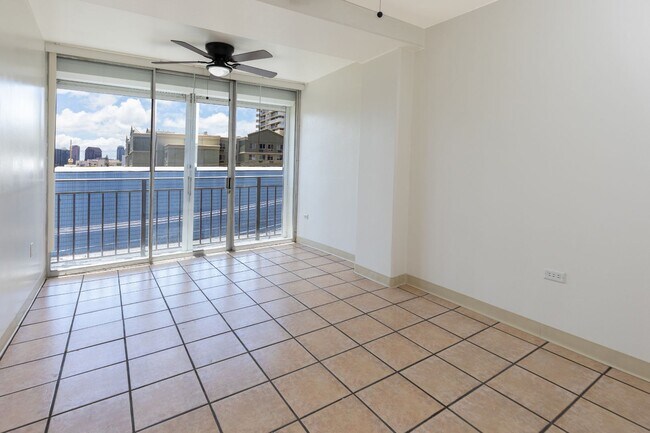 Building Photo - The Townhouse 1bd/1ba/1pk w extra large lanai