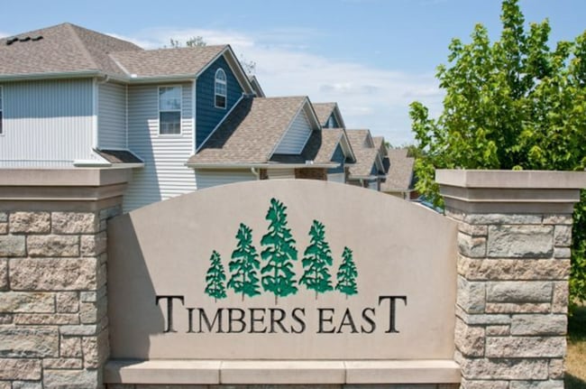 Building Photo - TIMBERS EAST TOWNHOME READY FOR YOUR JUNE MOVE IN!!