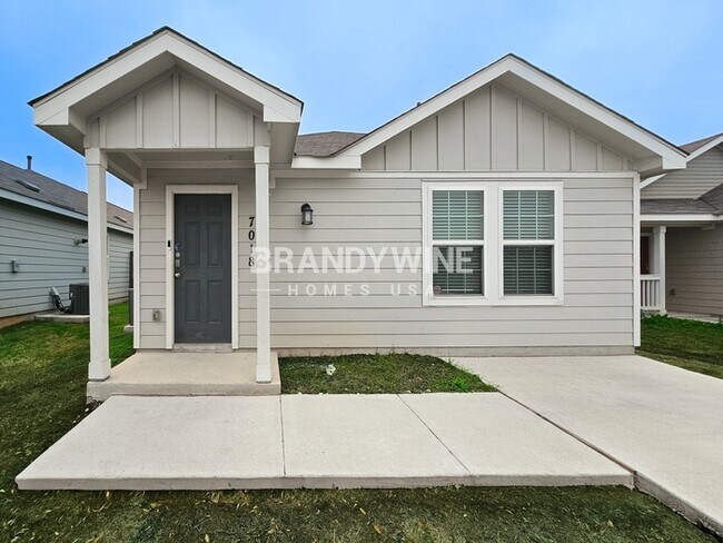 Building Photo - 7018 Winding Shelf