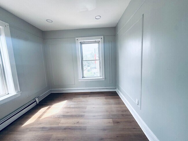 Building Photo - 113 Mallory Ave