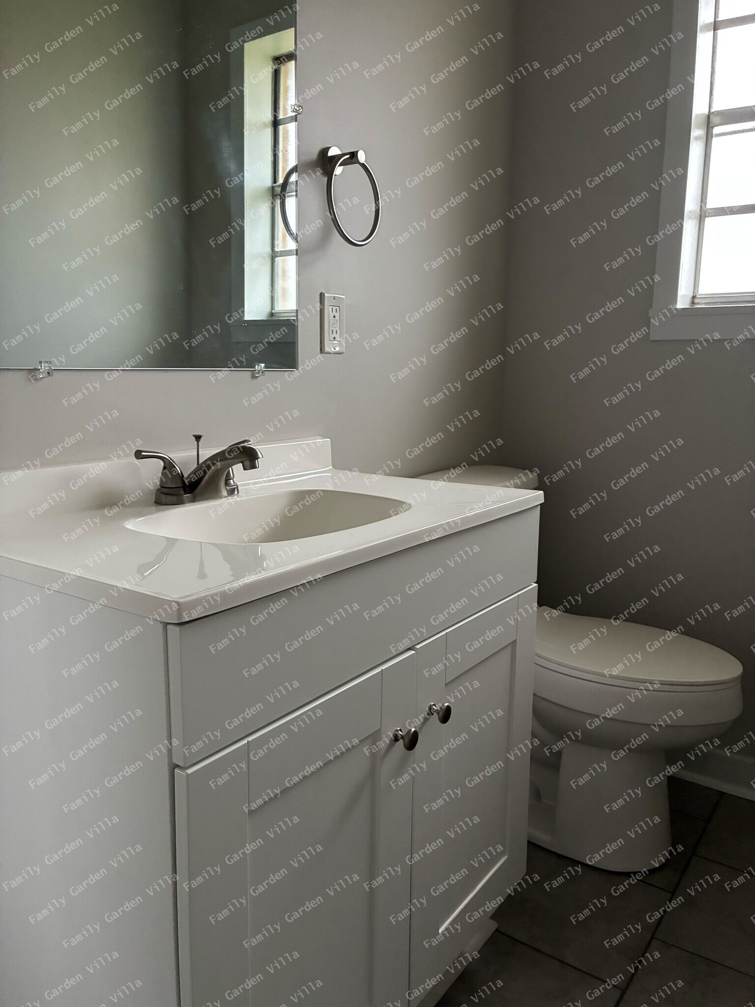 Building Photo - 1836 Ridgefield Ave