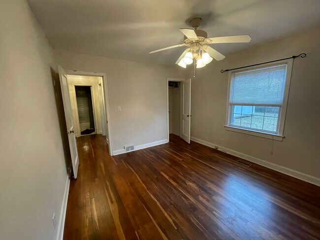 Building Photo - 2727 Stratford Dr