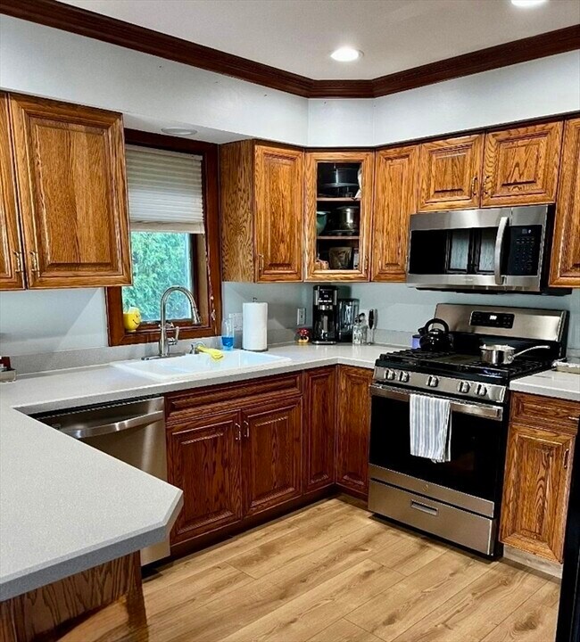 Building Photo - 11 Pike St