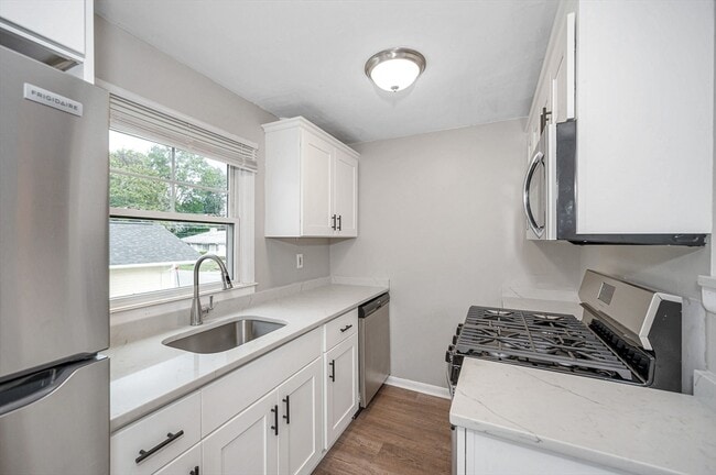 Building Photo - 79 Fairfield St