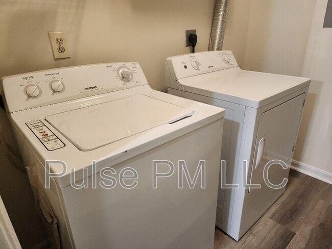 Building Photo - 135 Dale Hollow Dr