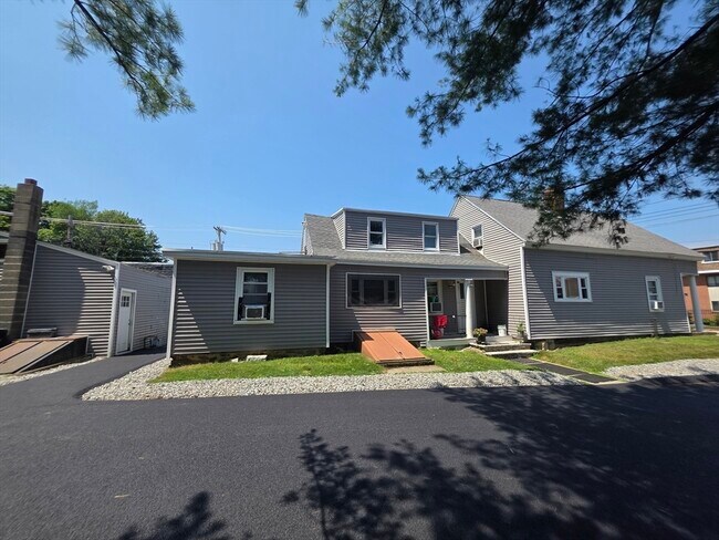 Building Photo - 154 Pleasant St