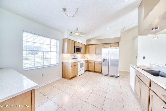 Building Photo - 5628 Loma Vista Dr W