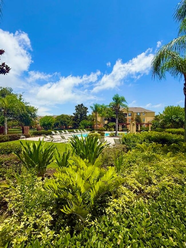 Building Photo - Horizons at Lee Vista