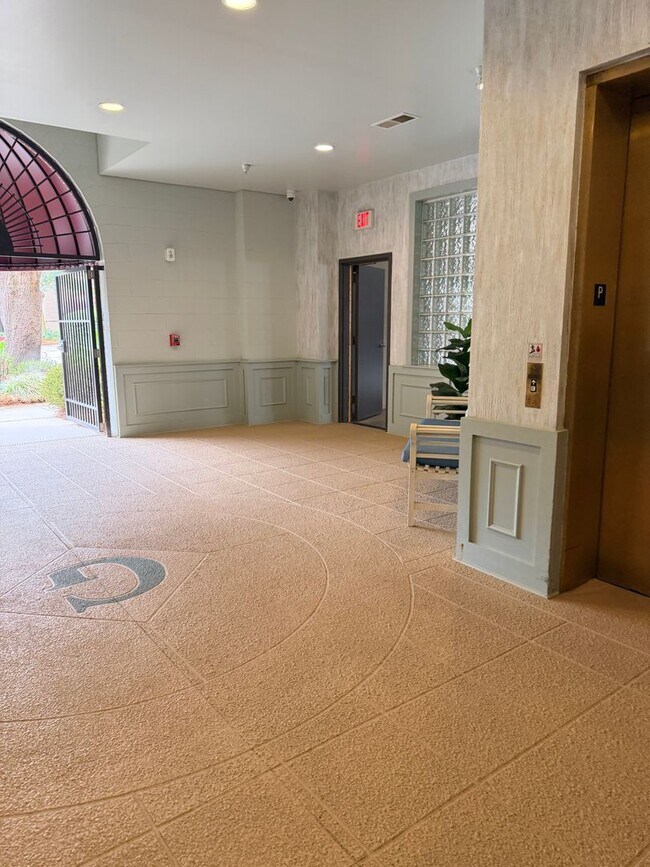 Building Photo - Stunning Luxury, Two Bedroom Creek Front Condo in Hilton Head Plantation