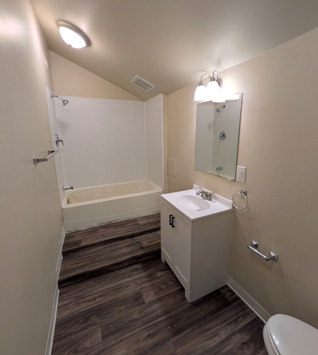 Building Photo - 2 Bed - 1 Bath in Golden!