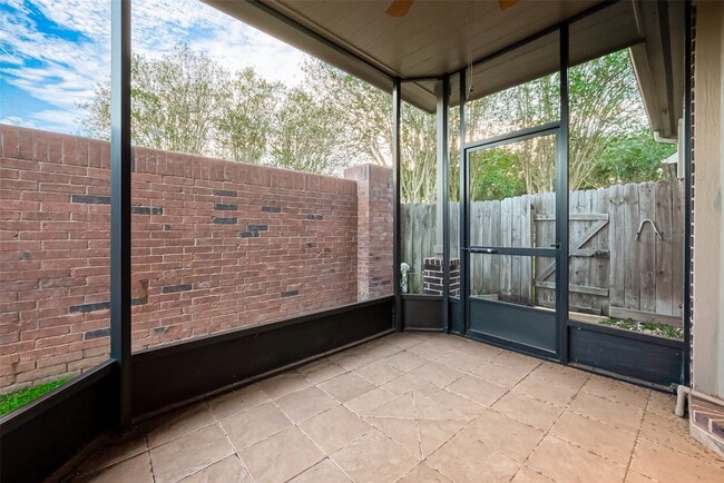 Building Photo - 643 Avery Dr