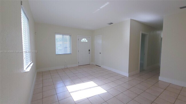 Building Photo - 7410 SW 37th St