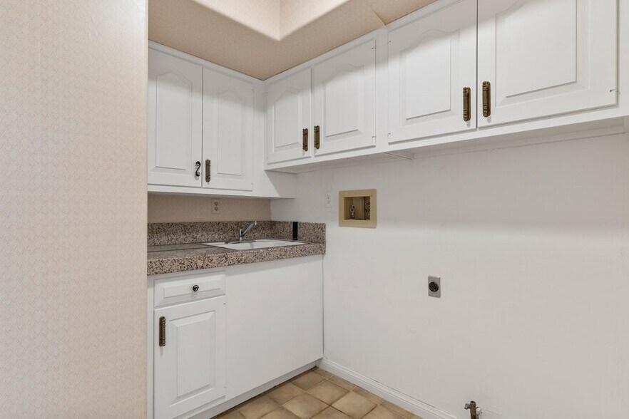 Building Photo - 7656 Boca Raton Dr