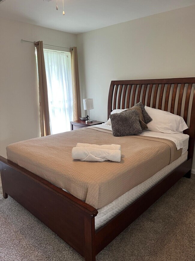 Building Photo - 8402 Matthews Ln