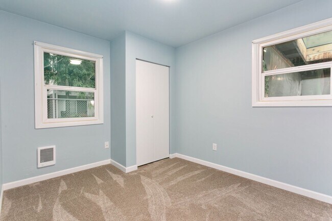 Building Photo - AVAILABLE FOR RENT – Beautiful 4BD / 3BA Home in Tacoma!