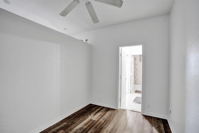 Building Photo - 3313 NW 29th Ct