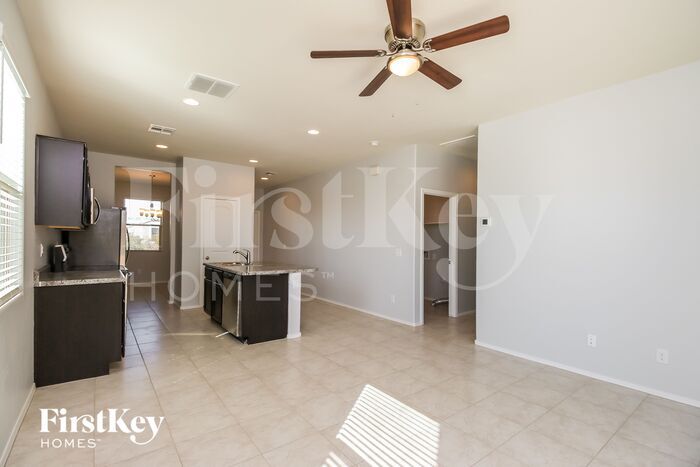 Building Photo - 11547 E Marigold Ln