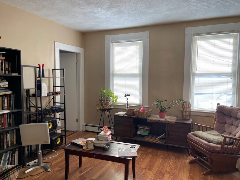 Primary Photo - 273 Cardinal Medeiros Ave