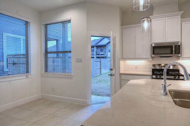 Building Photo - 1535 Crystal Stream Dr