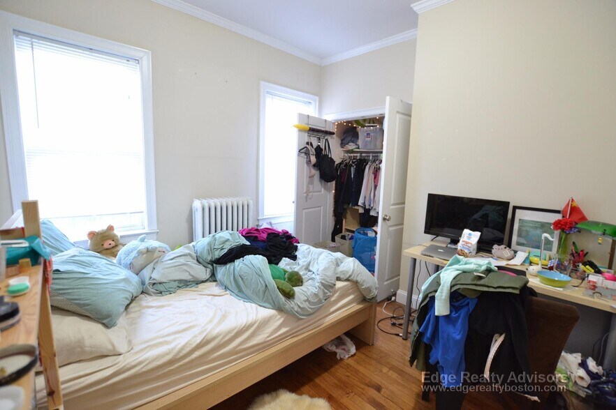 Building Photo - 10 Greylock Rd