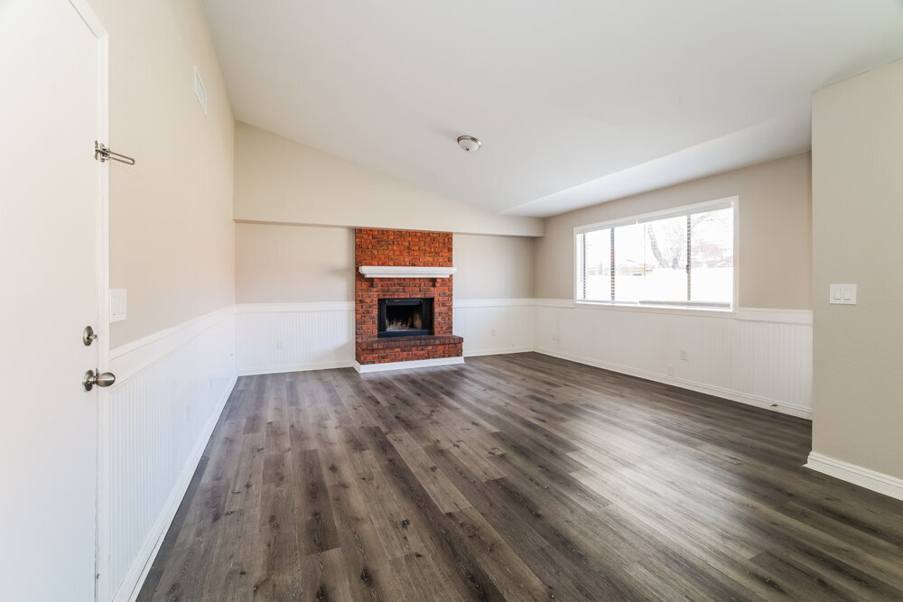 Building Photo - 440 E San Pedro Ave