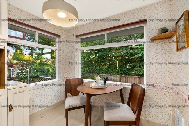 Building Photo - Charming Magnolia Home with Sunny Deck & F...