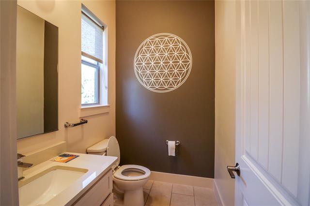 Building Photo - 3010 Zenia Dr