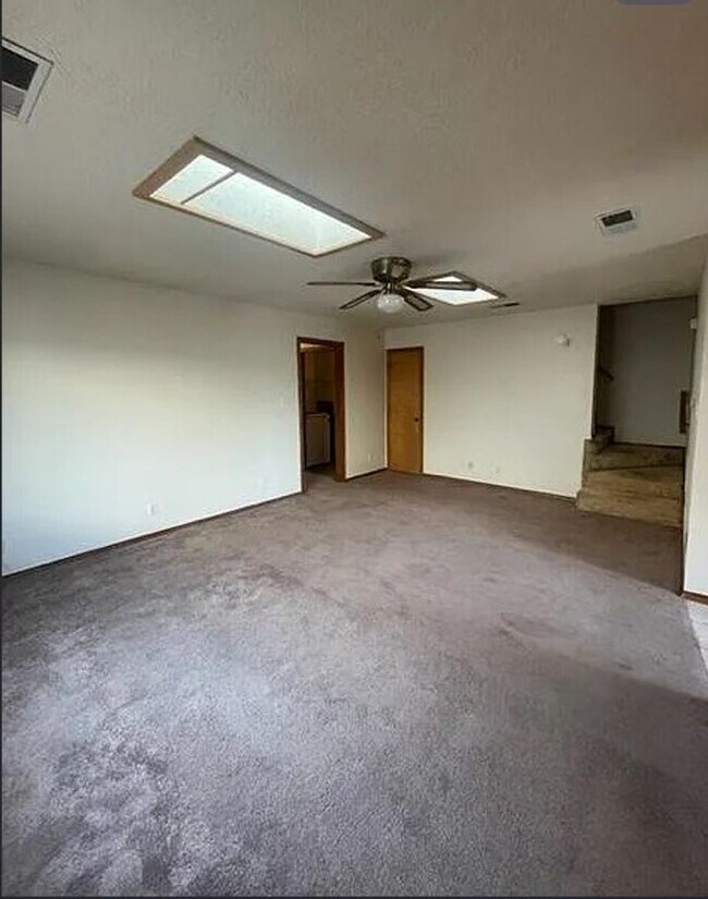 Building Photo - 2 Bed 2 Bath-NE Heights Townhome-Available September 1
