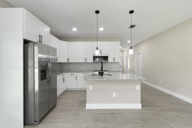 Building Photo - 1388 NW Charlie Green Dr