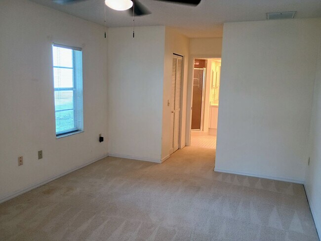 Building Photo - 2 bedroom 2 bathroom Large House for rent ...